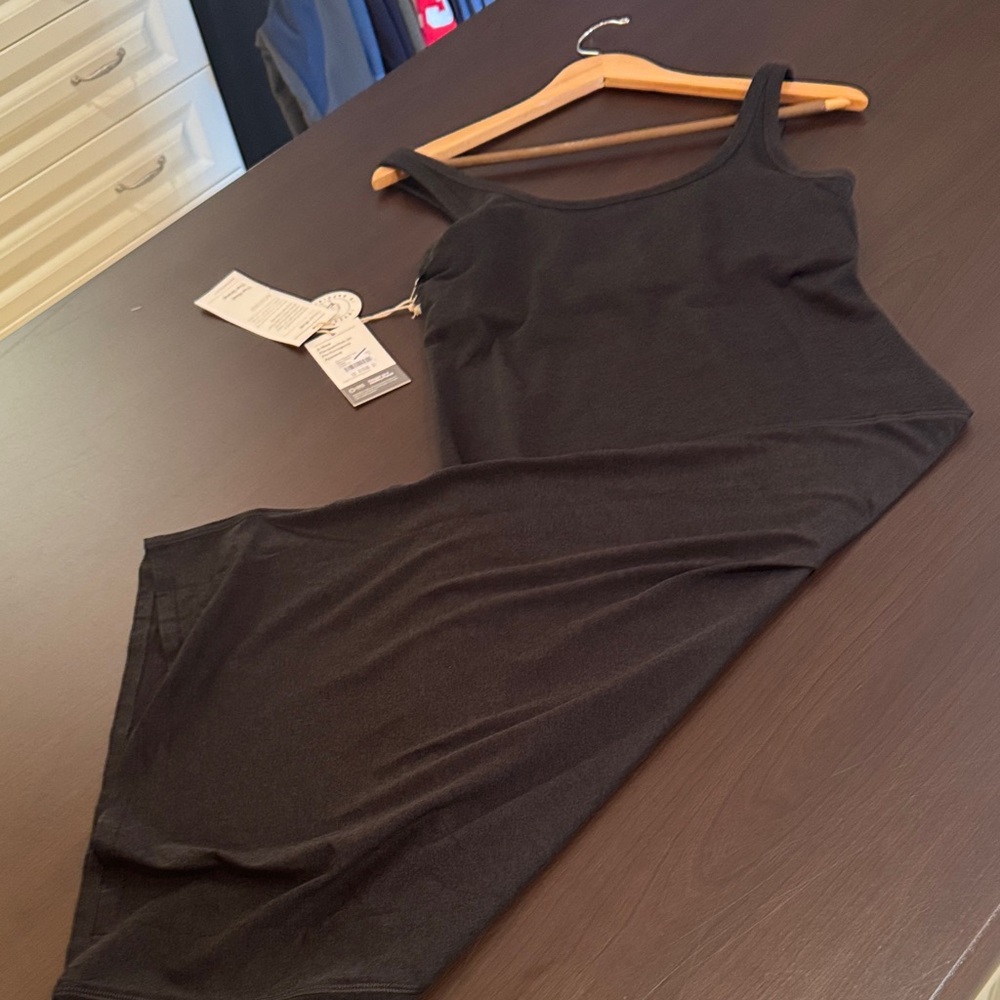 Vuori Black Heather Halo Essential Dress